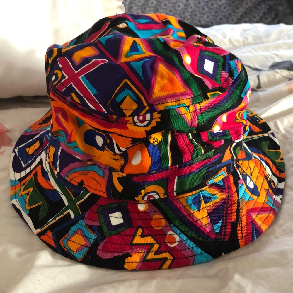 90s style Bucket Hat